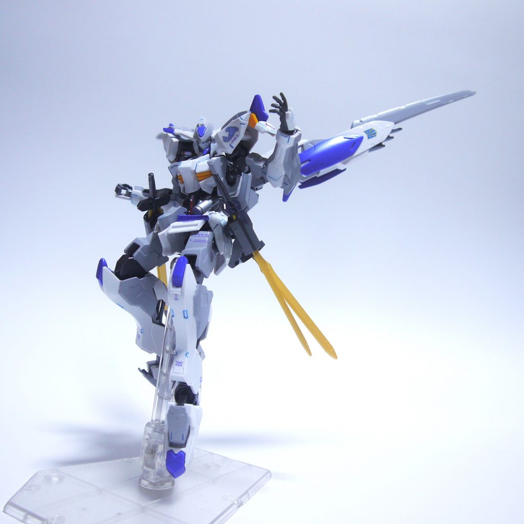 バエルみよあるポーズも