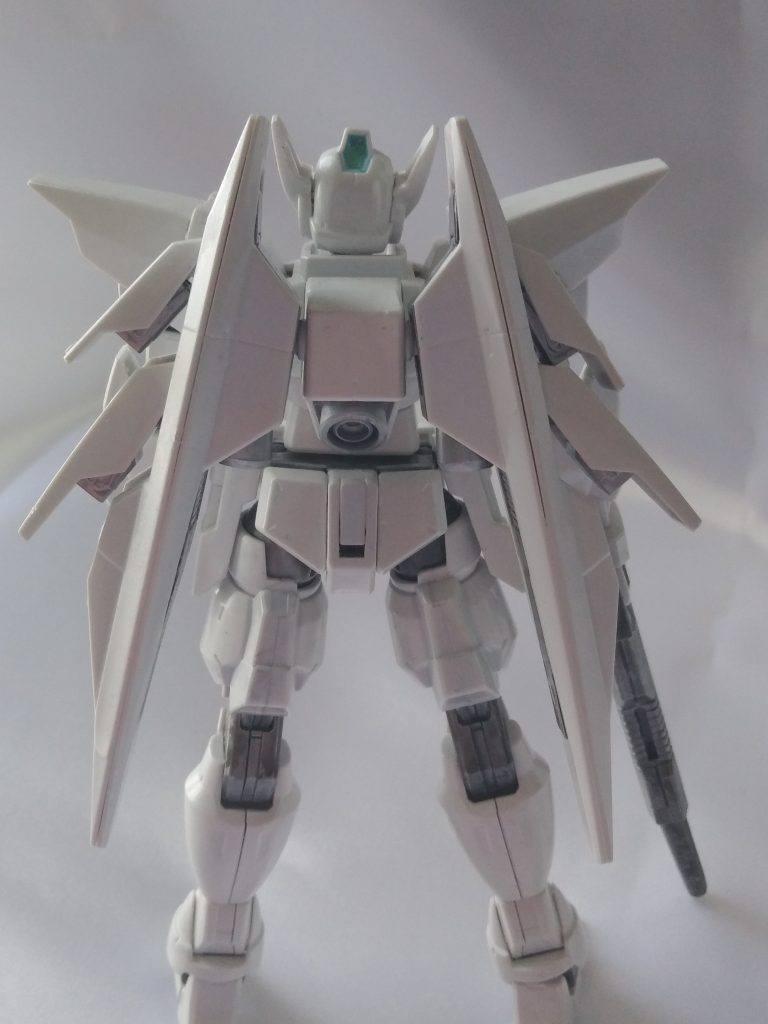 バックパック展開状態。
分かりにくいですがブースターのノズル等はシルバーで塗っています。
そっちの方がかっこいいかなと思ったからという単純な理由です。