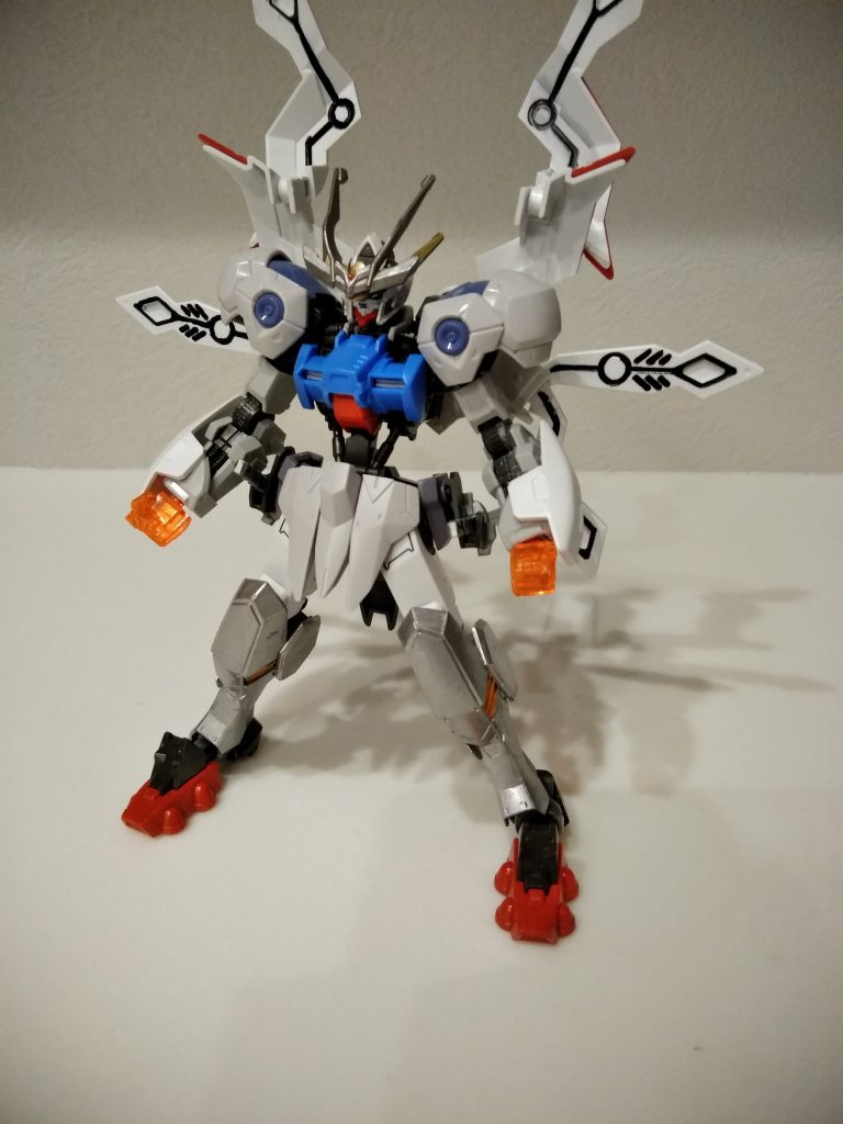 衣のようにまとっていた鎧を展開!