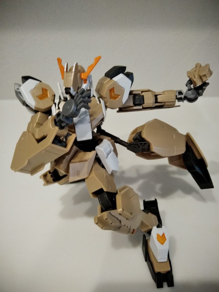 かっこよくポージングが決まります!
ナッツに見立てた換装頭笑