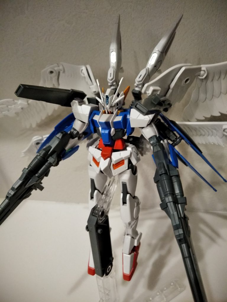 ルインツバーグ
2基+4基のメッサーツバーグの発展型
異なるビーム砲門と推進力のブースター役割を果たす
カラーリングはブルーの色味がかっこいいと思ったため
白統一にしませんでした!