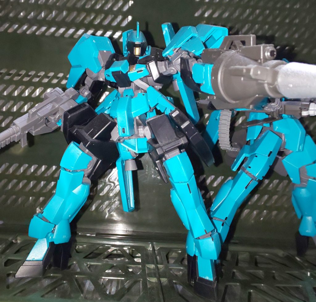 突撃仕様は武器セットのランス、両肩はグレイズの肩＋太股カバーで大型化。