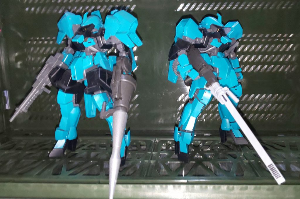 グレイズリッターの余剰パーツ＋武器セットで作れます。

余剰パーツでノーマルグレイズ寄りにしています。