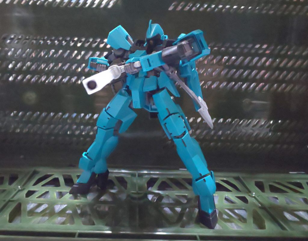 砲戦仕様。
レギンレイズ（イオク機）と同型のレールガンを装備。