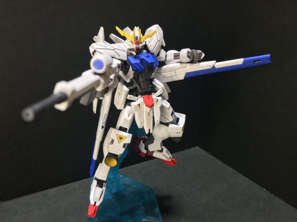 アクションショット その2
ぼけていますがビームライフル(?)もF91カラーにしております。