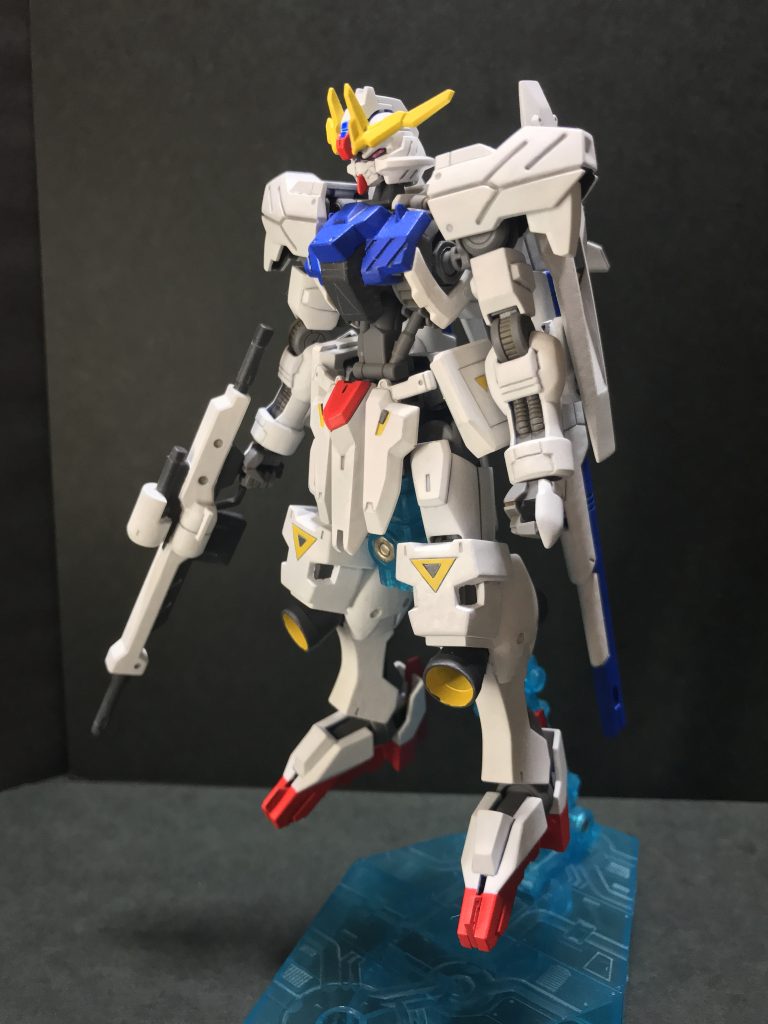 斜め前方から。
今見たらトサカが浮いてる…