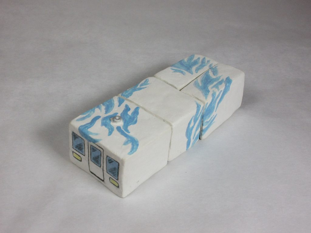 前部車両。
１００円ショップで購入した粘土とアルミ線で作製しました。