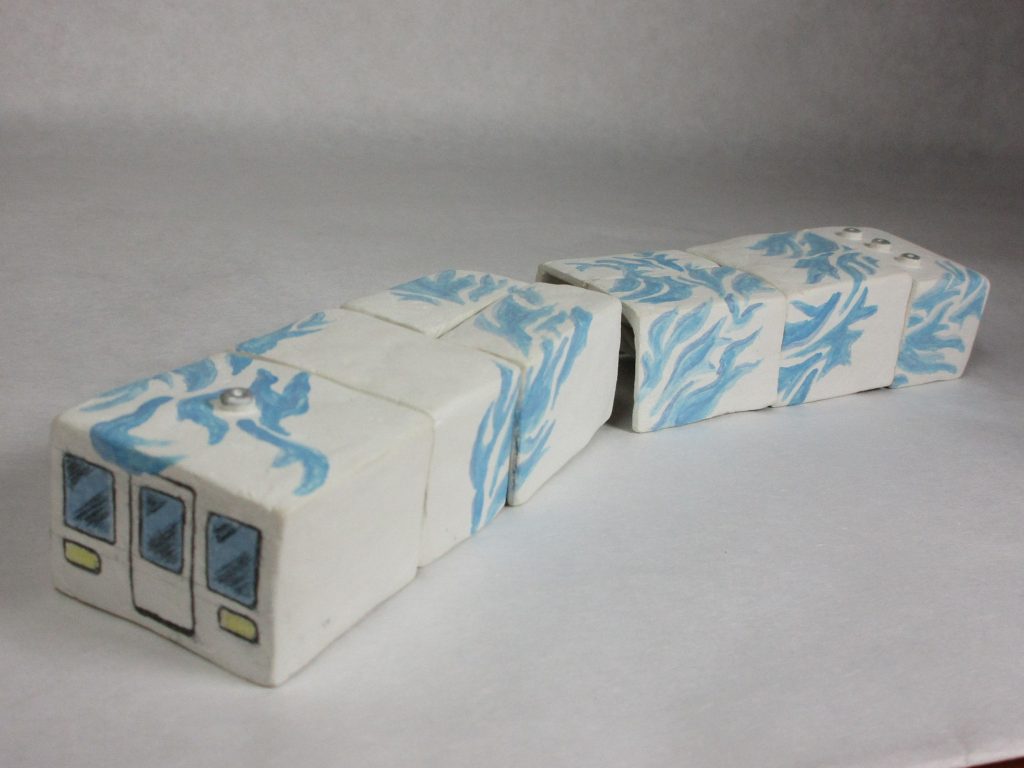 ２両編成で若干寂しい(T_T)