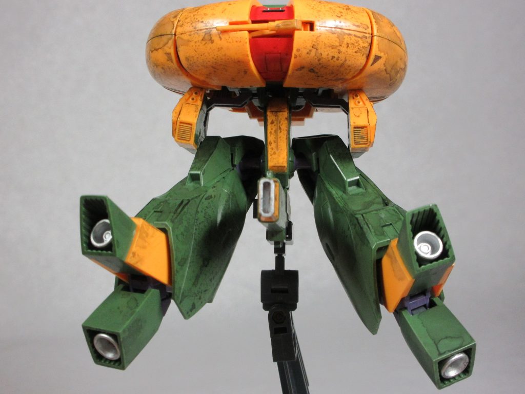 本体を変形、ガウォーク状態に……