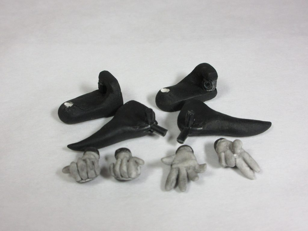 前腕は２パーツ構成。
ハンドパーツは全て角度付き。