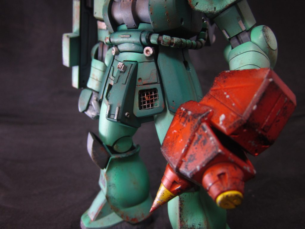 武器はSDアレックスのパーツです。
スカートの網目は、ダイソーの網戸を使用しました。