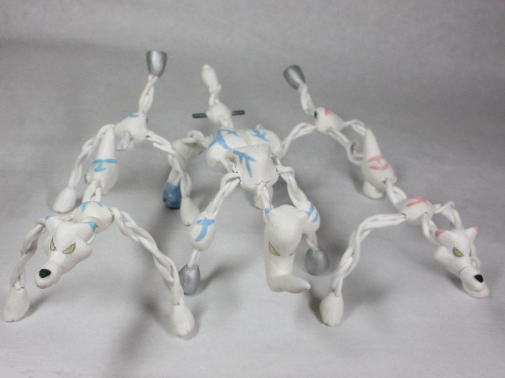 左から右太(2歳・オス)、ピ-ちゃん(1歳・オス)、
左子(2歳・メス)。
うちの獣戦機隊員たちです。