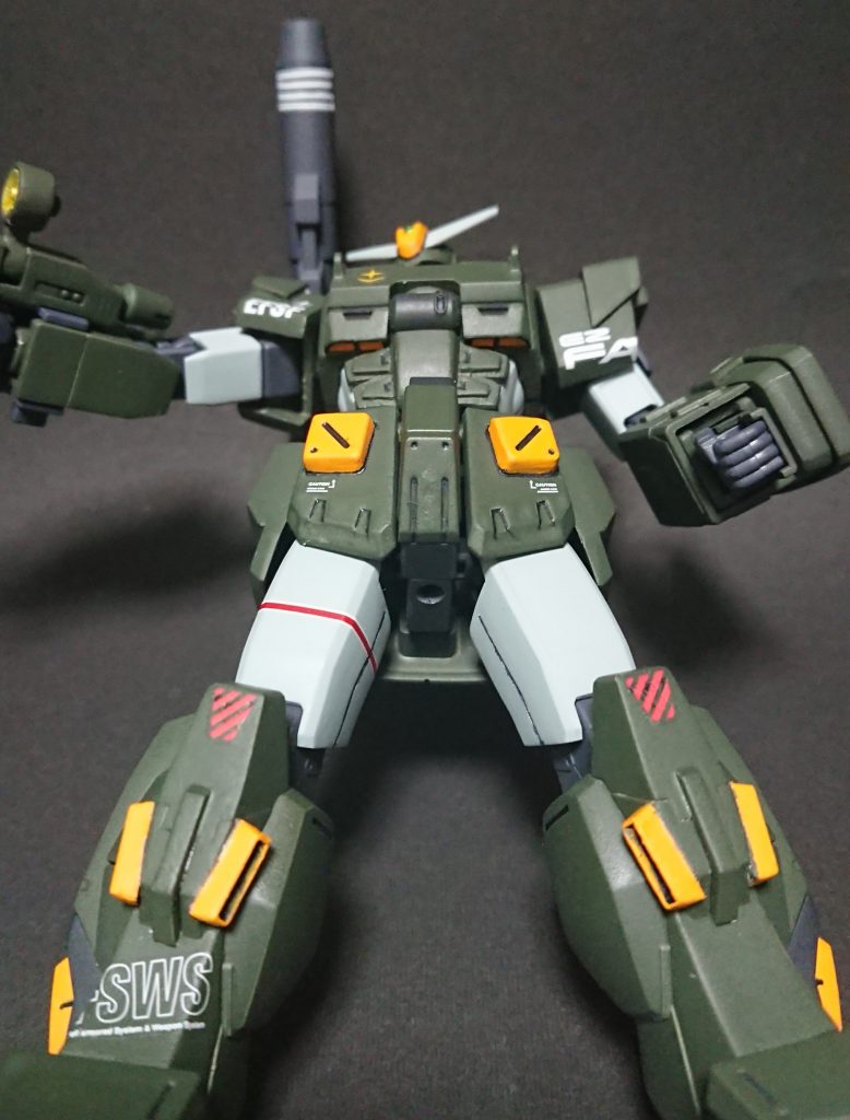 フロントスカートはパワードジムですがヘリウムコアが // なのがイヤで \/ に変更しました。
その他市販パーツ等でフルアーマーガンダムに寄せています。