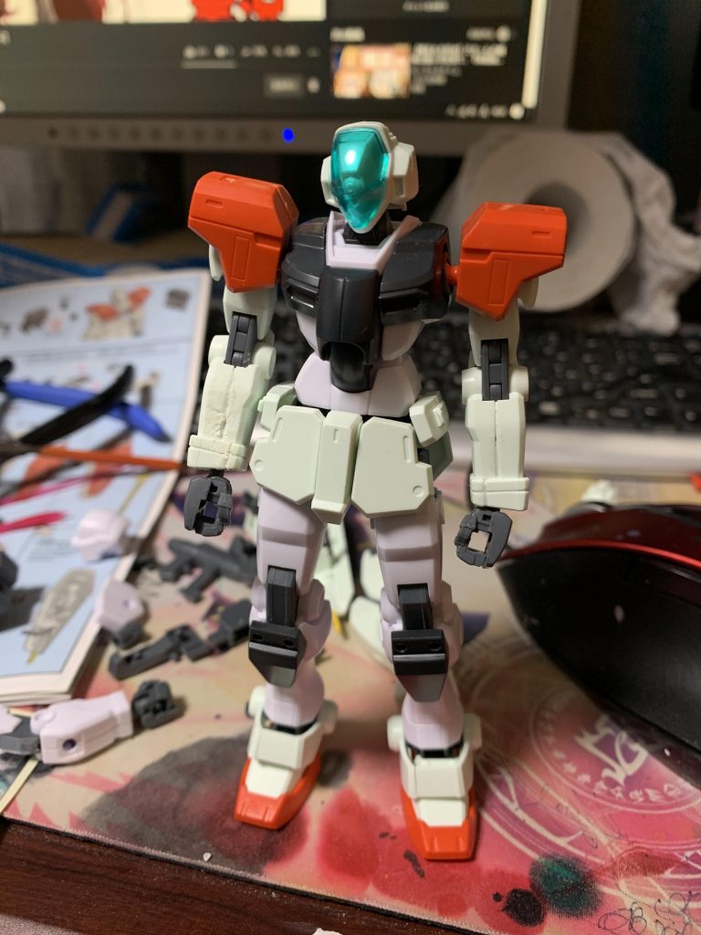 一番最初の状態。GBNガードフレームのバリエーション機体みたいにするつもりでした。