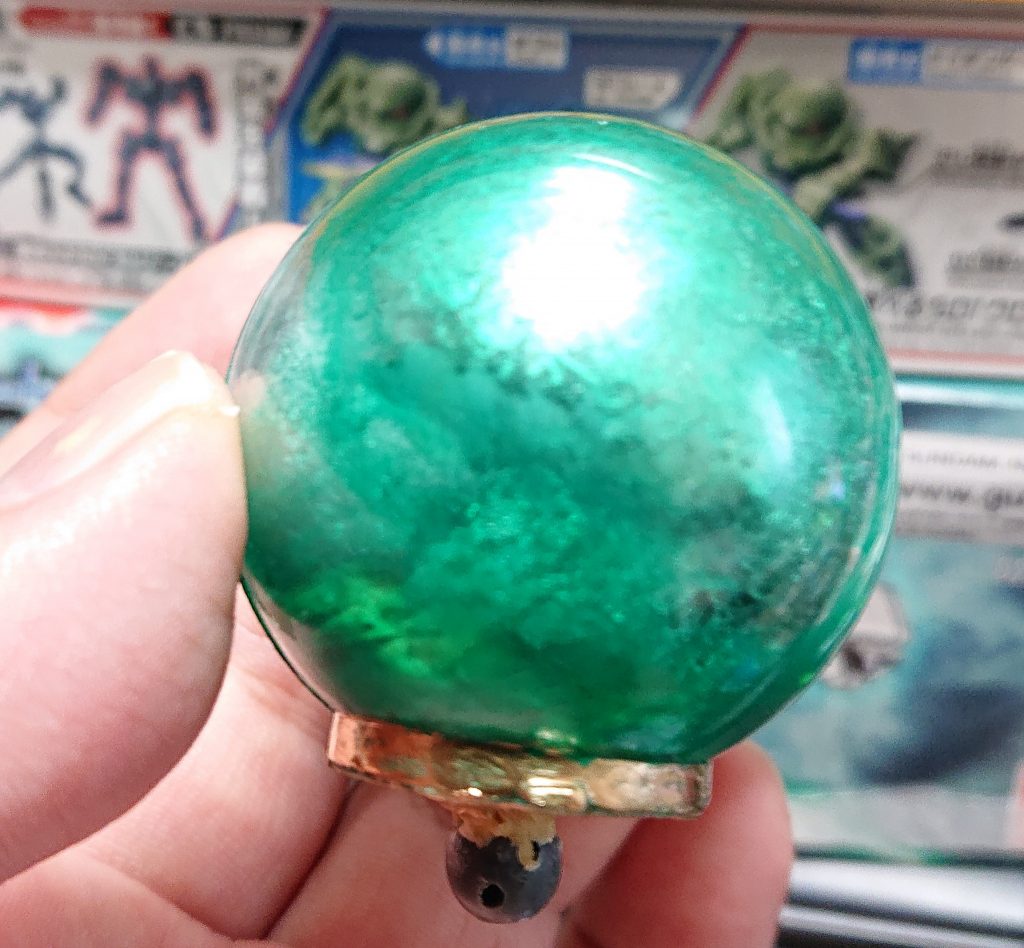 綿を塗装したり、内側から塗装したり。あれこれと。