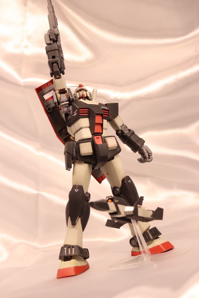 今回のガンダムはストレートに組んだだけですがプラモ自体の進化や道具の充実もあって、30年前の自分に『こんな作品が作れるようになったぜ!』と見せてあげたくなる仕上がりになって満足しています。
以上、最後までお付き合い頂きありがとうございました!