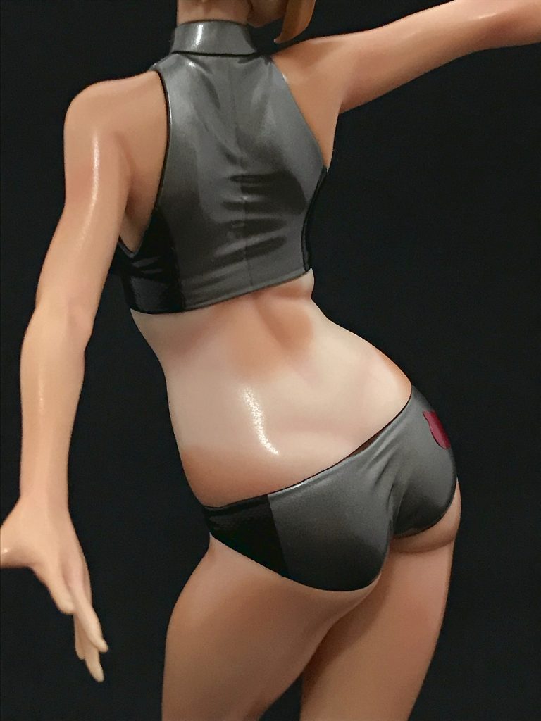 競泳水着の日焼け跡をイメージしています、