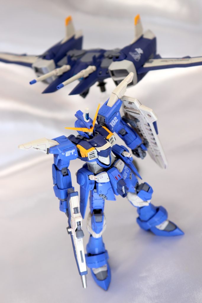 色替えでここまでカッコいいと思えるとは計算外でした。
ぶっちゃけあまり興味のないキットでしたが、ポロリもほとんどなくプレイバリューの高いいいキットだと思いました。
その内、相方のフリーダムも全塗装して隣に並べたいと思います。
以上、最後までご覧頂きありがとうございました!