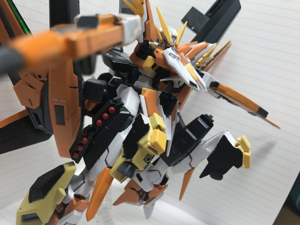 ハルート付属の武器ではなく、Gエグゼスのライフルとジェノアスカスタムのライフル持たせています。
何気に筆塗り発ガンプラだったのかもしれない…