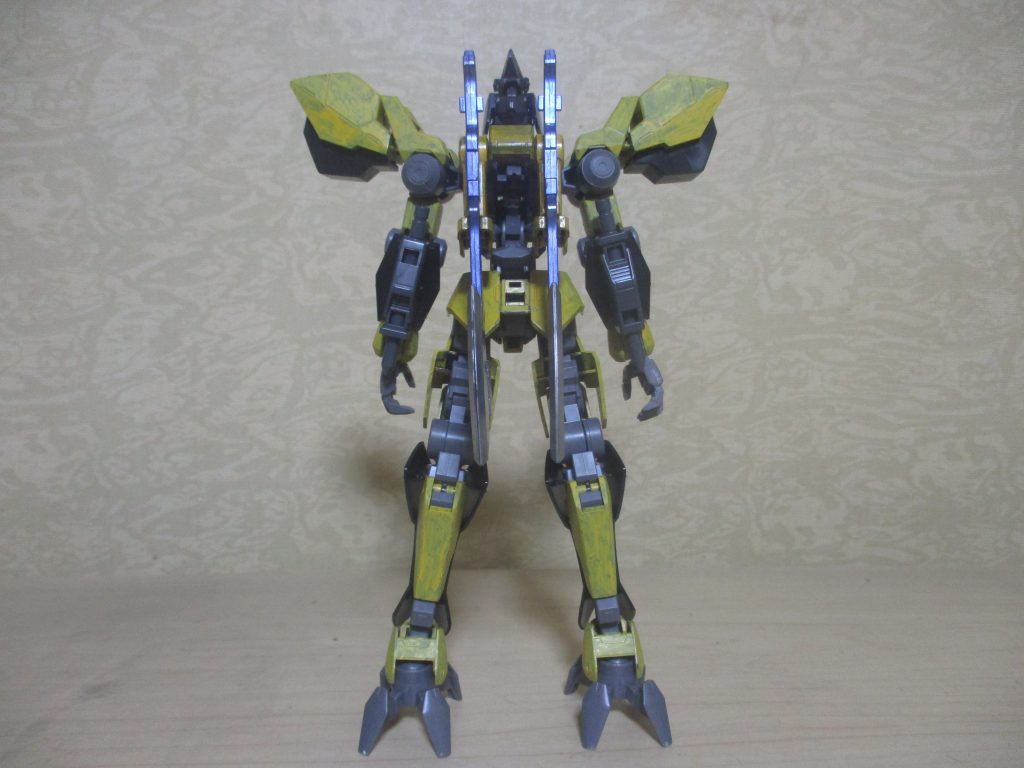 背面。なお、両手とバックパックは元の「グレイズアイン」に戻してます。