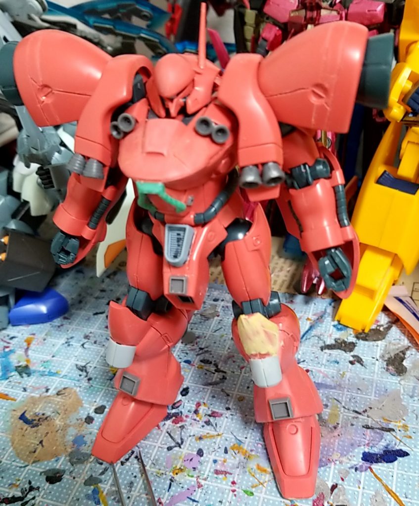 最終的にはこんな感じに
左膝のスジ彫りが失敗したのでパテで埋めました
(ヽ´ω`)
あとは塗装してデカール貼りまくって終了
今回デカール貼りまくって情報量うるさくしてみた(笑)