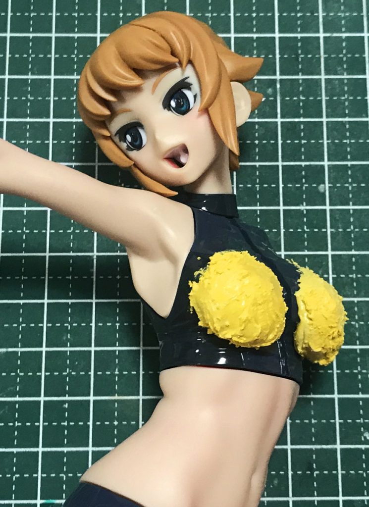 ポリパテを盛ります