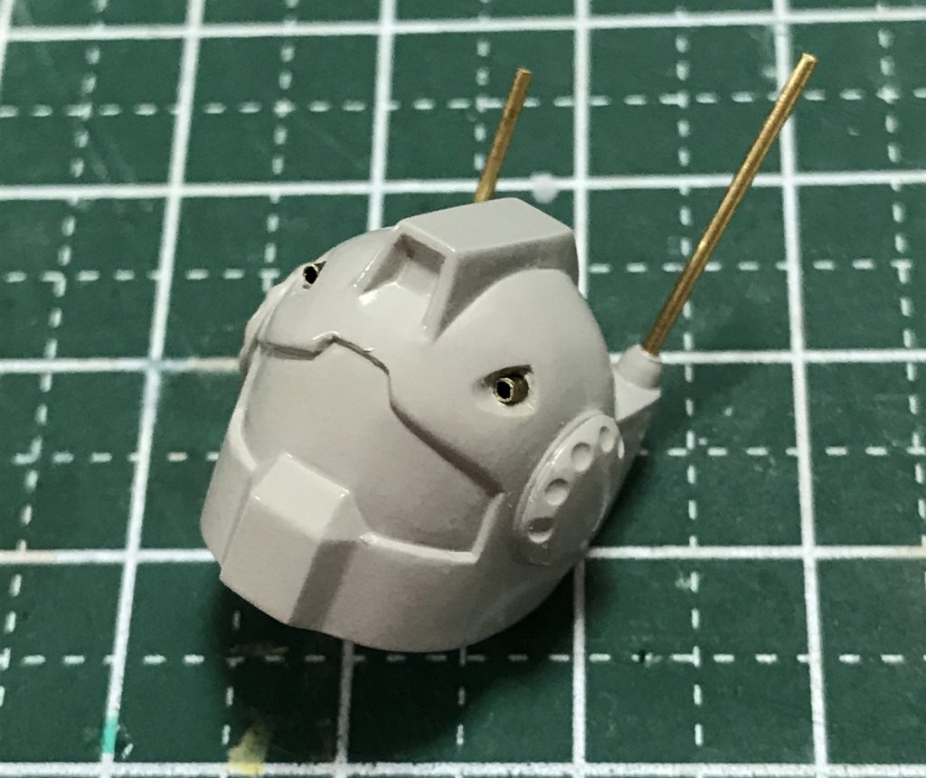 首もボールジョイント接続にして、アンテナとバルカンは真鍮線・パイプに