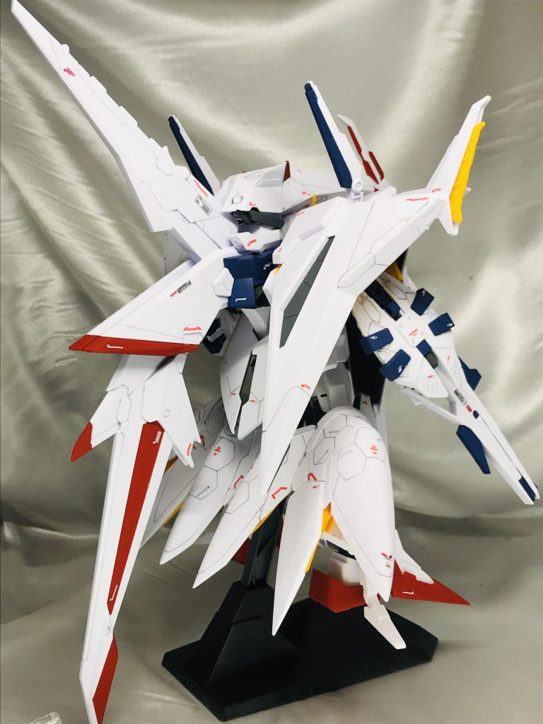 スタビライザーが零式斬艦刀みたいになってるやないか！
とにかくでっかいです。　
色分けがほんとすごい、塗る箇所ある？ってくらい