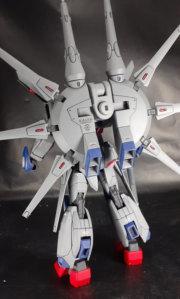 後ろ
本体グレーはニュートラルグレー、青はティターンズブルー(マーカー)を使用、いい感じにアニメに近くなりました