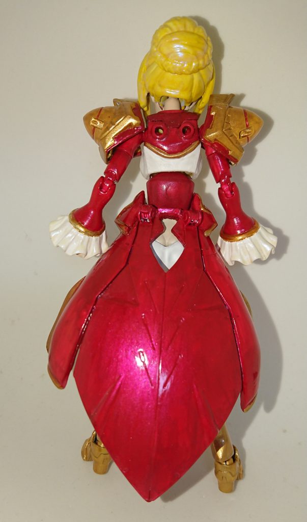 フッフッフ、余の背はセクシーであろう?特に尻が自慢だ