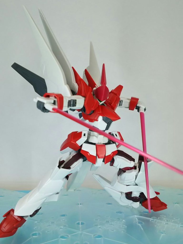 武装：ビームサーベル