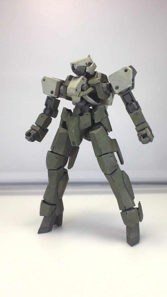 行ったことは、鉄血ではおなじみの肉抜きを埋めたこと。腰下部・二の腕上部で延長したぐらいです。