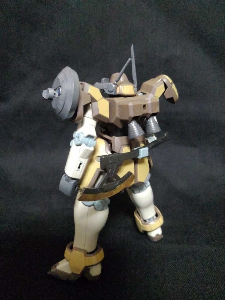 バックショット
頭部に狙撃用バイザーの他、通信用アンテナを取り付けています。
バックパックのバーニアについてはビルダーズパーツを使用しています。