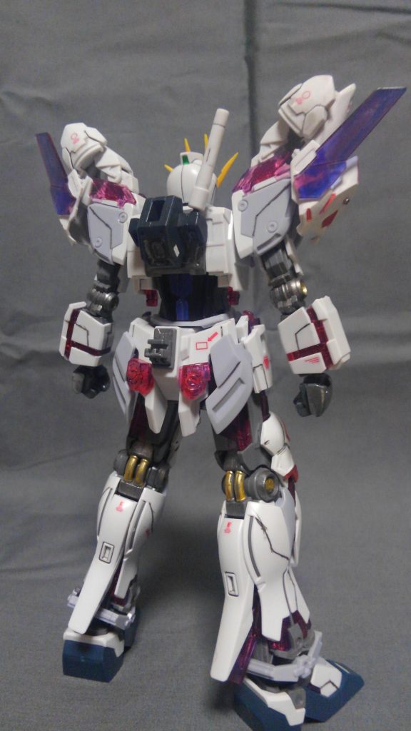 こちらが後ろ姿です。
バックパックはマーズウェポンのものを取り付けてます。