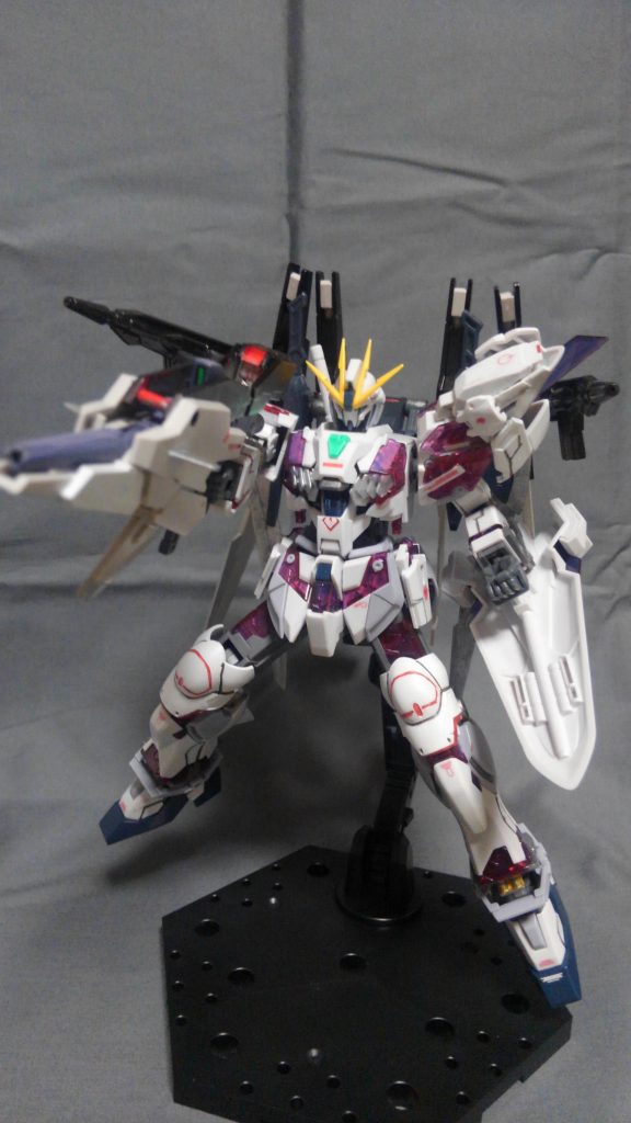 バインダーについているサブマシンガンはフラウロスから拝借。
構えてフルバースト感でてますかね。
あ...シールドの裏の処理忘れてた( ̄ω ̄;)
最後まで御覧頂きありがとうございました♪