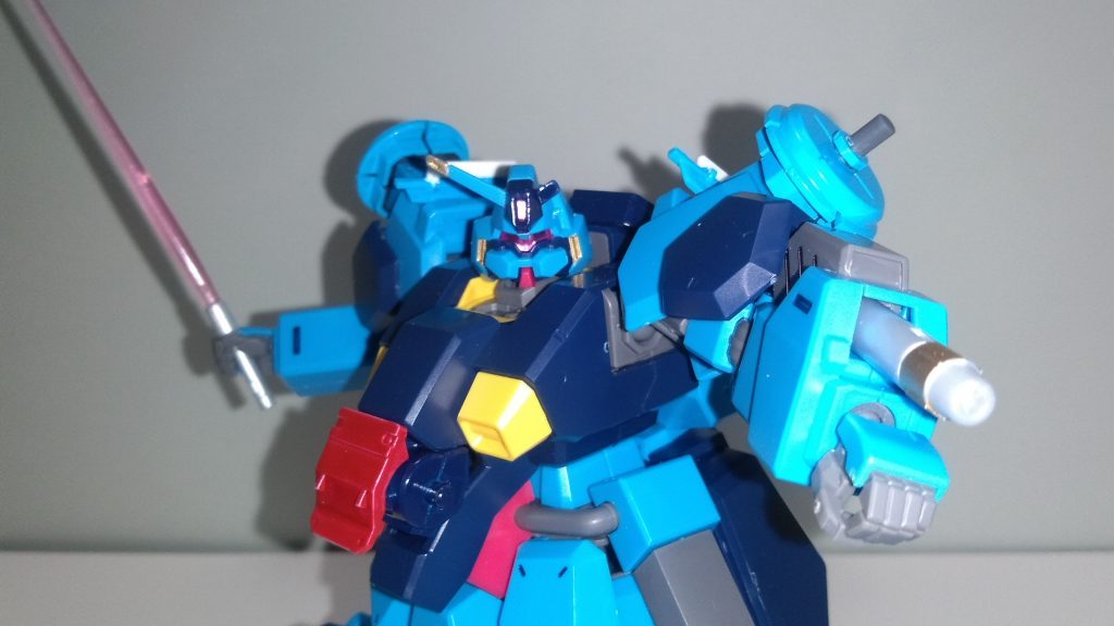 フラッシュの所為でモノアイに見えますが、連邦の由緒正しきジム顔です