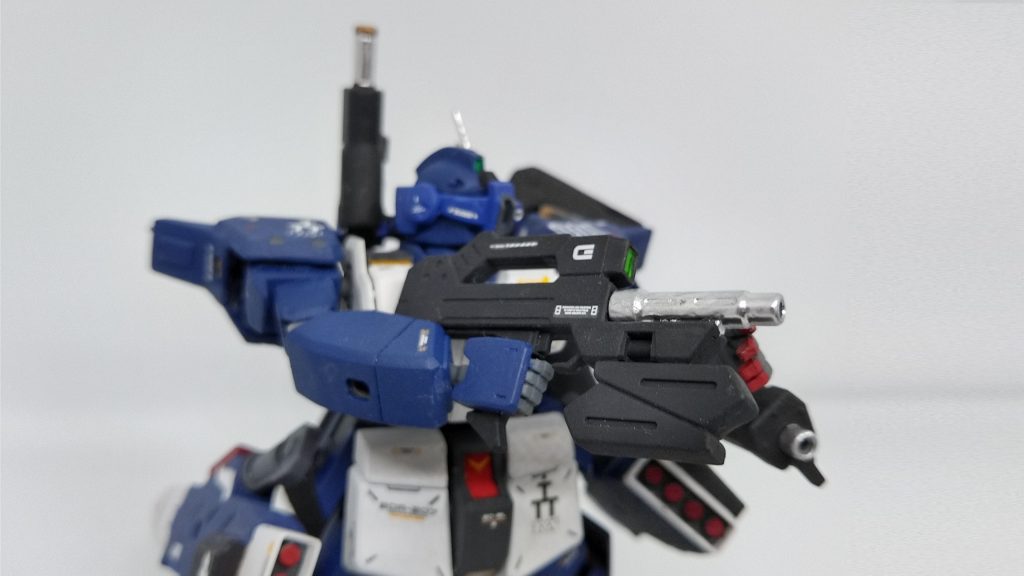 ビームサブマシンガン。ヘイズル系おなじみのカードリッジ式にしてます。銃自体はパワードアームズの物を使っています。