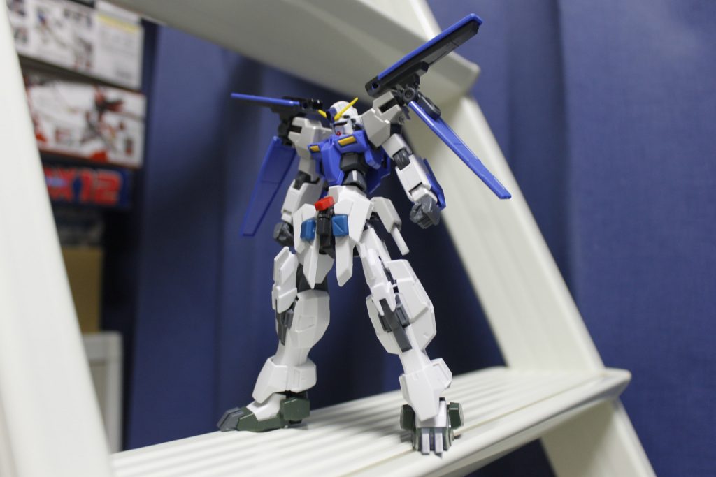 製作工程です。
上半身はダブルオーにケルディムの肩、レオパルドダヴィンチの頭部、下半身はサバーニャをベースにMGユニコーンやAGE2でフロントスカート、膝アーマーはデルタカイです。