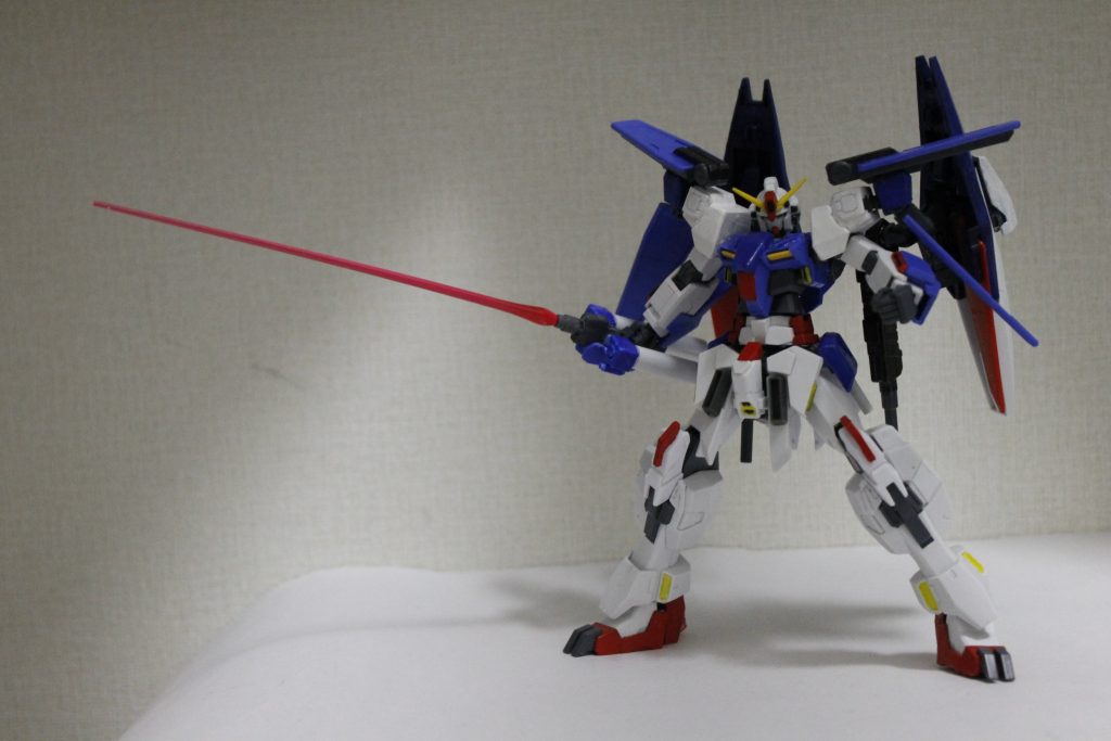 こちらがハイパービームサーベルモードです。
クアンタのGNソードをベースにして簡易変形させてます。