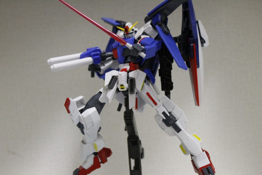 サイドスカートに通常サイズのビームサーベルもあります。