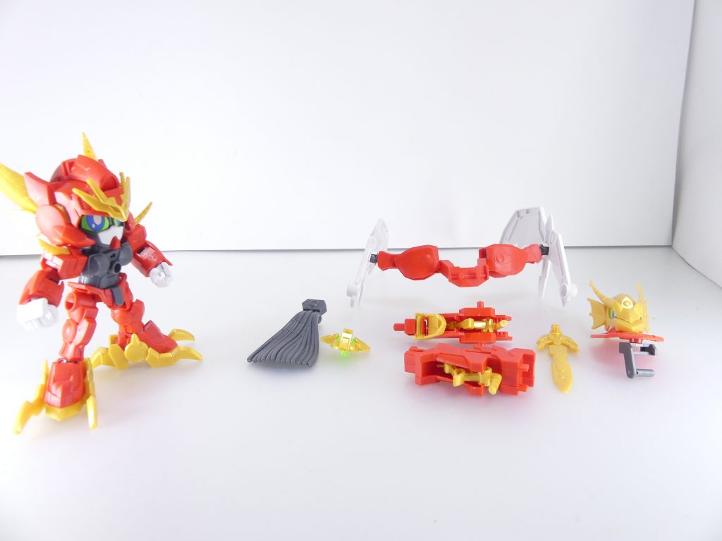 ・・・と、ここまで通常のキットレビューをしたところでセット内容。外せるパーツを全て外してみます。・ヴァルキランダー本体・クーリング・コード・ダゴンズ・ジョー・スワンウイングユニット・GNフレアー・ランチャーデバイス各×1・GNガンソード・GNガンシールド