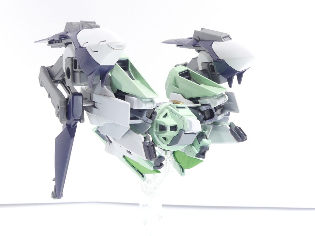 フルドドIIは独立した戦闘機としても使用可能。その場合はヘイズルIIのブーストポッド(別売り)が必須です。
ヘイズルIIは購入していないのでフルボディブースターMk-IIに装備。
伸ばしているサブアームにはAOZシリーズのシールド(シールドブースターなど)をマウント可能。基部も同時に取り替えてやった方が良いかな。