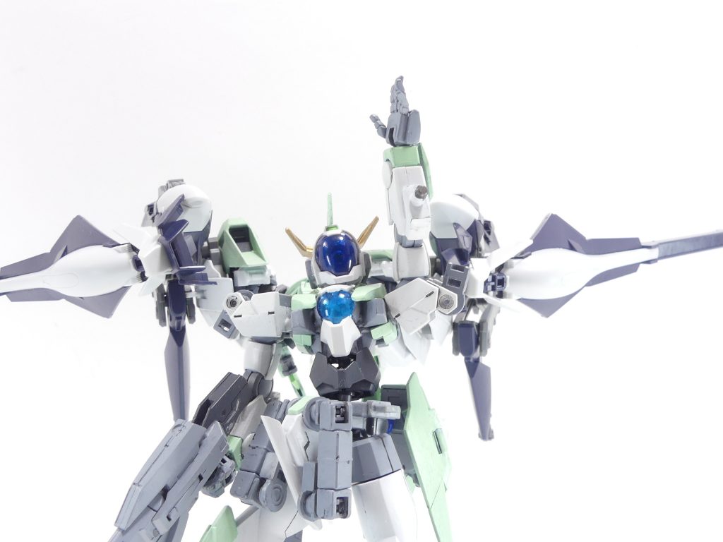 本体に開いた巨大な丸穴にはウインチキャノン用アームを取り付け可能なので・・・