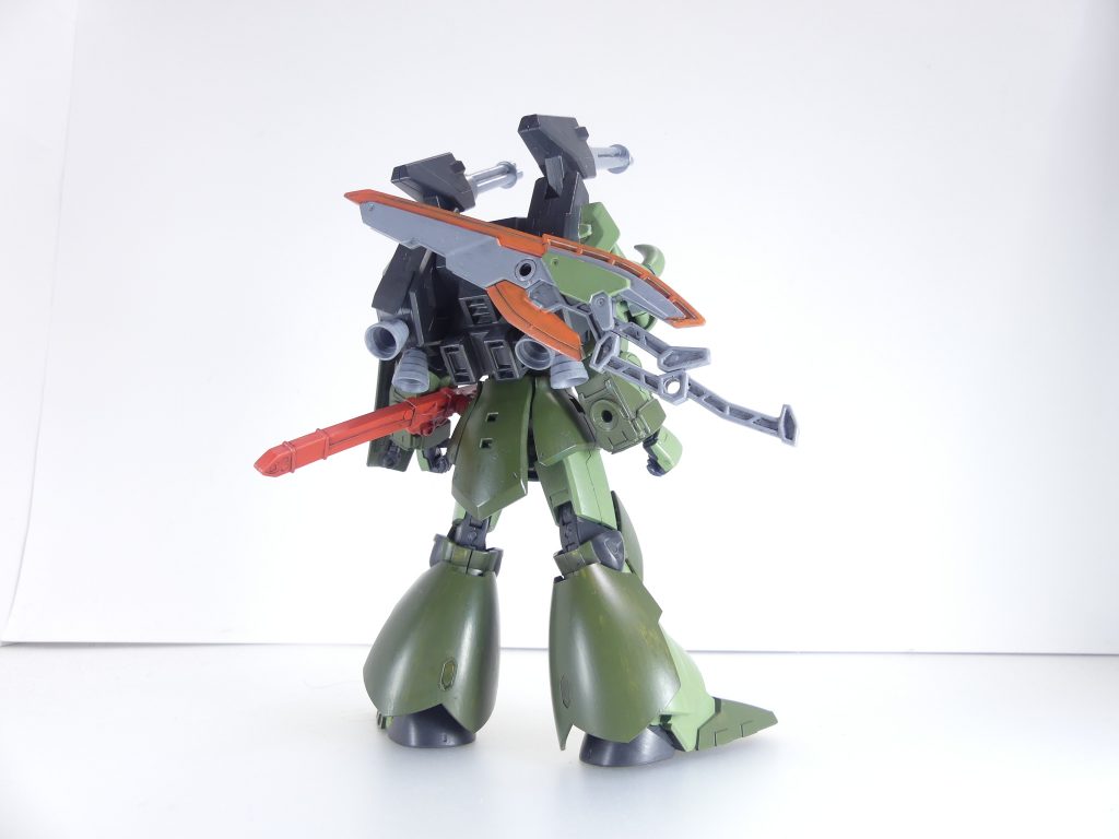 後ろ。当初からバックパックにはヴァリュアブルポッドを付けられる３ミリ軸を入れていました。