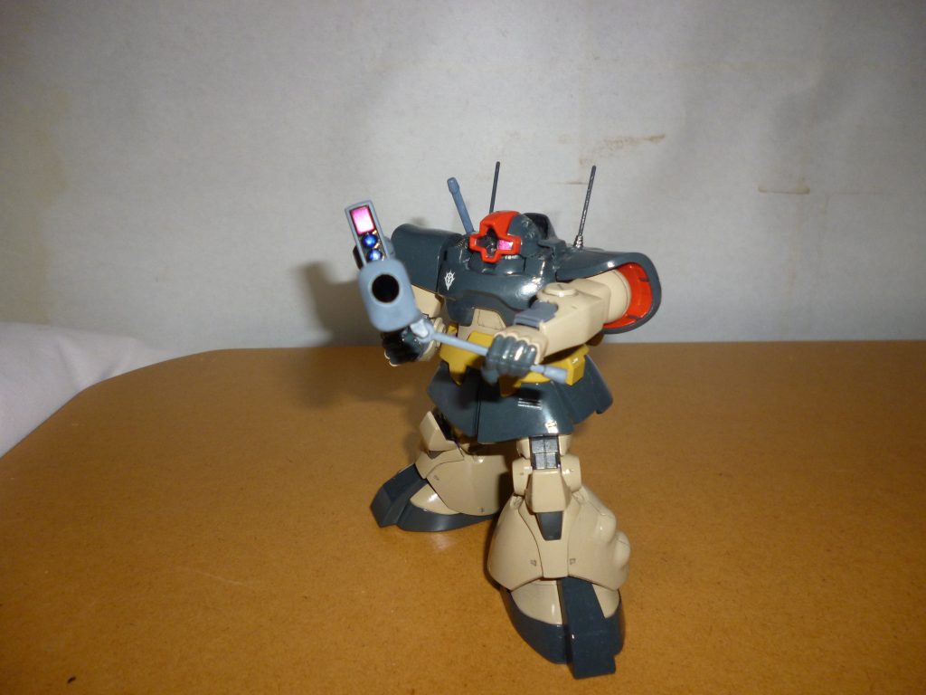 今回、他のドム２体に比べて投稿に時間がかかってしまったのは、追加でコレを作っていたからなのです！
ビームカノン！！
旧キットのドワッジはポーラ用ドワッジ（つまりは普通のドワッジ）とロンメル用ドワッジ（いわゆるドワッジ改）のコンパチ仕様になっているため、熱帯用ジャイアント・バズだけでなくビームカノンも付属するんです！あとはヒートトマホークも付いていれば完璧ですよ！？プレバンのＭＧドワッジも見習って欲しいくらいのサービスっぷりです。