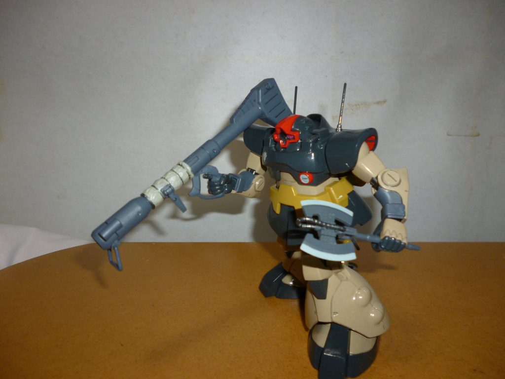 最後までご覧いただき、ありがとうございました。
これで、長年放置していた積みプラをまた１つ成仏させることが出来ました（笑）。まぁ、手間が掛かることが分かっていたので長年放置してしまっていたのですが、皮肉なことに、いざ完成してみると手間が掛かった分だけ、やはり愛着は湧きますね。
ちなみに次回は「2000円企画」でまたまた積みプラを１つ成仏させてやりたいと思っています。しかも、以前この「トリプル・ドム」個別投稿シリーズ第１弾として投稿した「熱帯戦用ドム量産型」に勝るとも劣らないマイナー機体を製作中です。そちらの方も、完成しましたら是非ご覧になってください。
最後になりますが、本作品をご覧になっての感想などいただけますと幸いです。