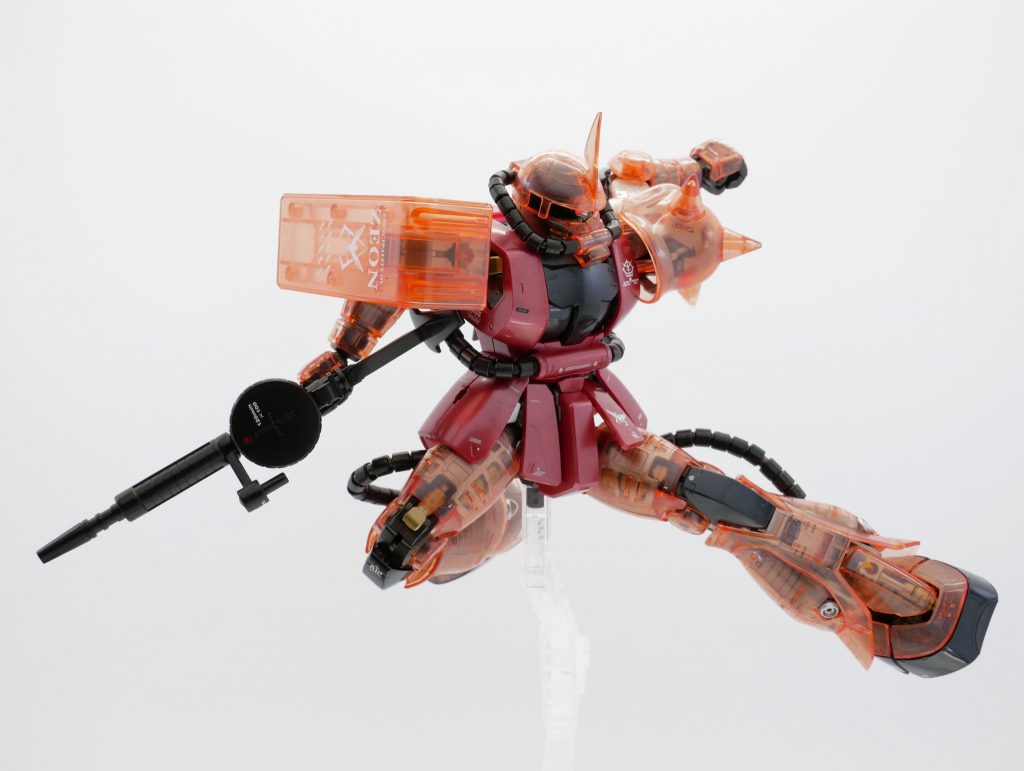 ▲不慣れな連邦のパイロットにひと蹴り入れます