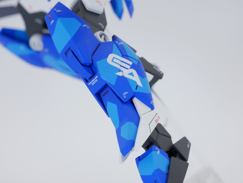 ▲左脚のEAは「Earth Armor(アースアーマー)」の頭文字から