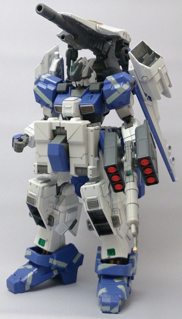 完成図。塗装は缶スプレーとガンダムマーカー。初めてのスプリッター塗装にも挑戦しました。