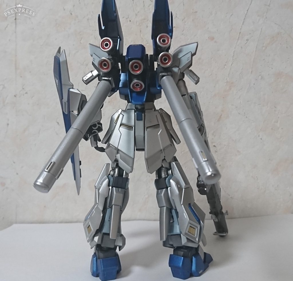 バーニアはタミヤのシルバーマーカーで赤はガンダムマーカーで塗り分けしました。